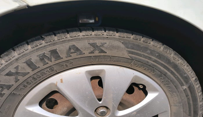 2011 Hyundai i10 MAGNA 1.1, CNG, Manual, 1,46,946 km, tyre