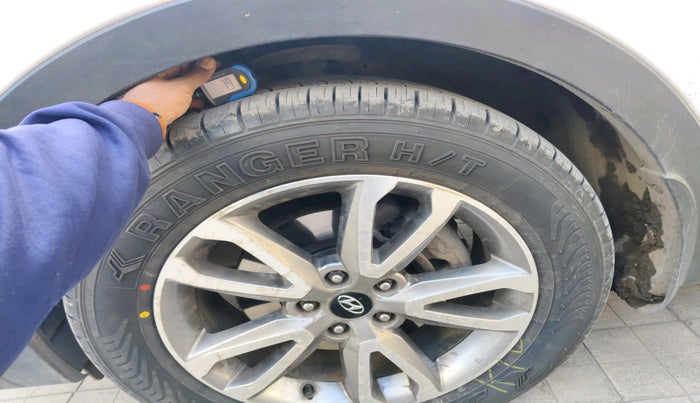 2014 Hyundai Santa Fe 2 WD AT, Diesel, Automatic, 1,21,271 km, tyre