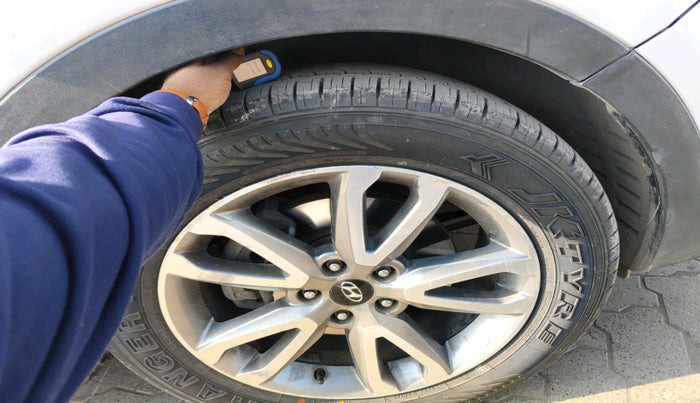 2014 Hyundai Santa Fe 2 WD AT, Diesel, Automatic, 1,21,271 km, tyre