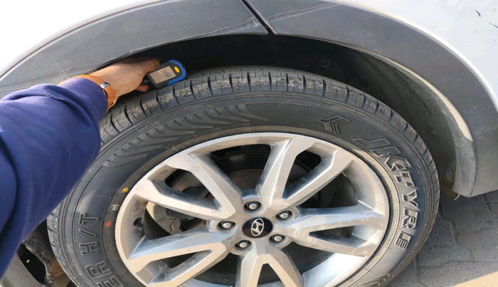 2014 Hyundai Santa Fe 2 WD AT, Diesel, Automatic, 1,21,271 km, tyre