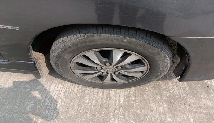 2015 Toyota Innova 2.5 VX 8 STR, Diesel, Manual, 1,71,996 km, tyre