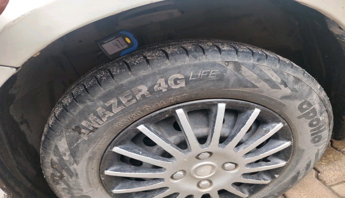 2013 Maruti Swift VXI, CNG, Manual, 97,000 km, tyre