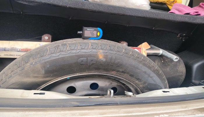 2013 Maruti Swift VXI, CNG, Manual, 97,000 km, tyre