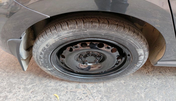 2019 Volkswagen Polo COMFORTLINE 1.0L MPI, Petrol, Manual, 83,565 km, tyre