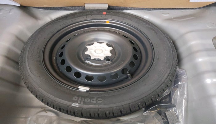 2019 Hyundai Grand i10 ASTA 1.2 KAPPA VTVT, Petrol, Manual, 27,009 km, tyre