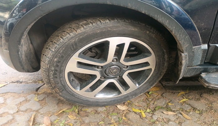 2017 Tata Hexa XTA 4X2 7 STR, Diesel, Automatic, 59,449 km, tyre