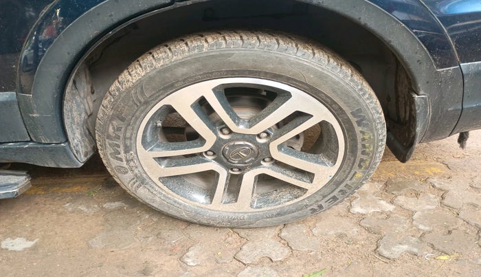 2017 Tata Hexa XTA 4X2 7 STR, Diesel, Automatic, 59,449 km, tyre