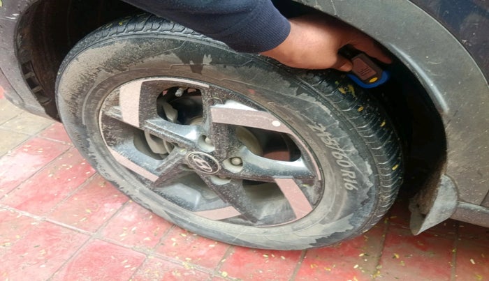 2019 Hyundai VENUE SX 1.0 TURBO, Petrol, Manual, 47,689 km, tyre