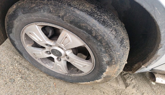 2012 Mahindra XUV500 W8, Diesel, Manual, 1,22,425 km, tyre