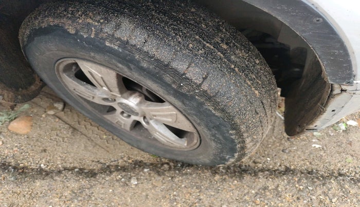 2012 Mahindra XUV500 W8, Diesel, Manual, 1,22,425 km, tyre