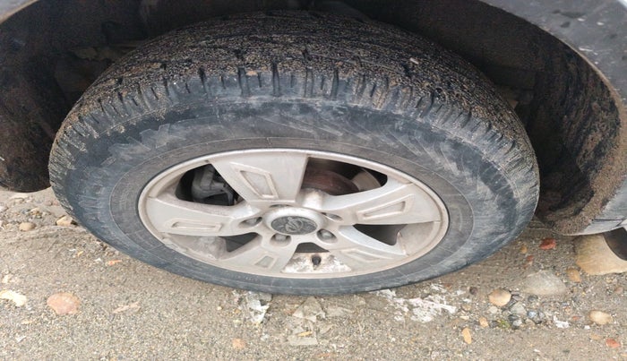 2012 Mahindra XUV500 W8, Diesel, Manual, 1,22,425 km, tyre