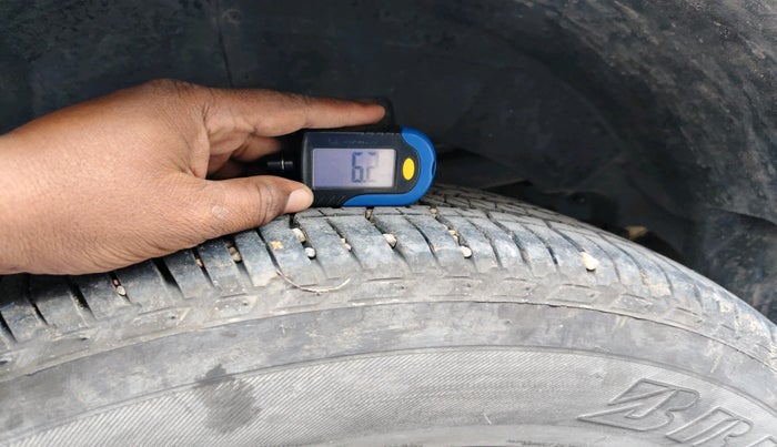 2014 Mahindra XUV500 W4, Diesel, Manual, 1,41,215 km, tyre