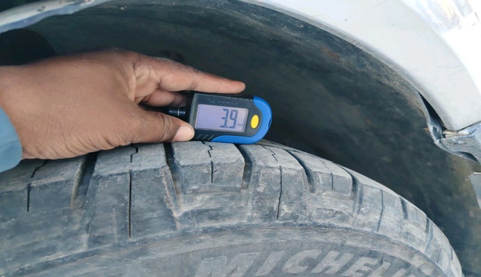 2014 Mahindra XUV500 W4, Diesel, Manual, 1,41,215 km, tyre