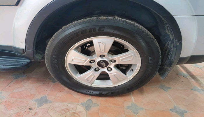 2014 Mahindra XUV500 W8, Diesel, Manual, 1,35,974 km, tyre