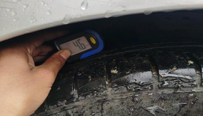 2013 Volvo S60 Kinetic D4, Diesel, Automatic, 1,21,433 km, tyre