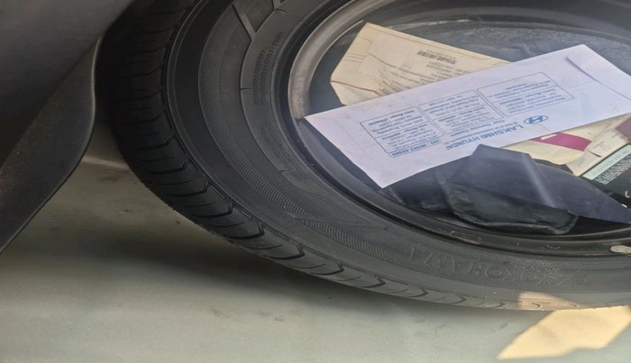 2016 Hyundai Elite i20 ASTA 1.2 (O), Petrol, Manual, 41,973 km, tyre