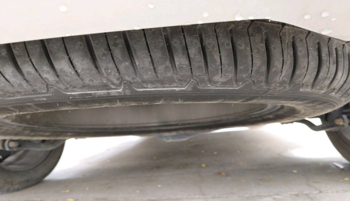 2023 MG GLOSTER SAVVY 2.0 TURBO 7 STR 2WD, Diesel, Automatic, 29,904 km, tyre