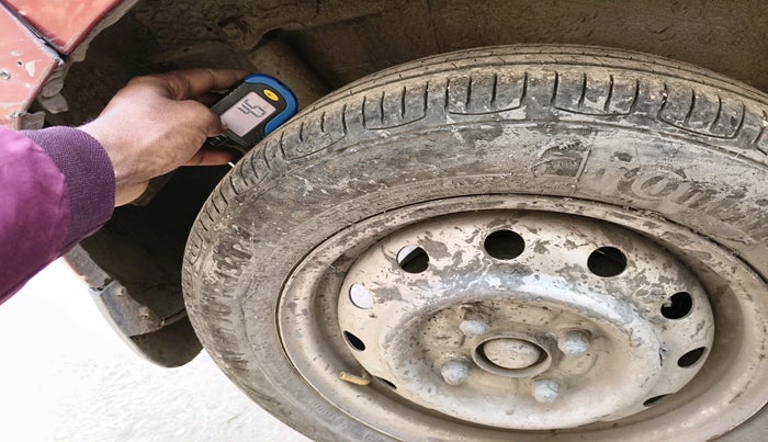 2011 Maruti Wagon R 1.0 LXI CNG, Petrol, Manual, 1,38,274 km, tyre