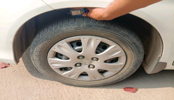 2017 Honda Brio S MT, Petrol, Manual, 1,13,191 km, tyre