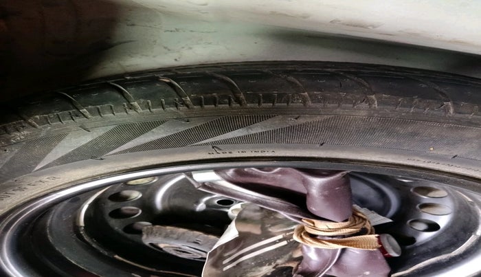 2017 Honda Brio S MT, Petrol, Manual, 1,13,191 km, tyre