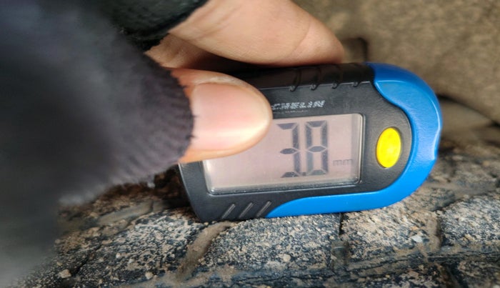 2015 Mahindra XUV500 W8, Diesel, Manual, 2,17,942 km, tyre