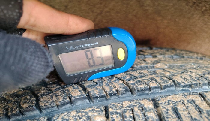 2015 Mahindra XUV500 W8, Diesel, Manual, 2,17,942 km, tyre