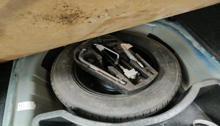 2013 Volkswagen Vento HIGHLINE 1.6 MPI, Petrol, Manual, 76,525 km, tyre