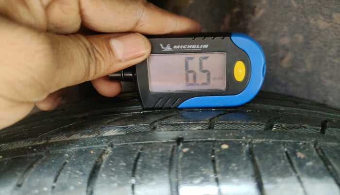 2013 Volkswagen Vento HIGHLINE 1.6 MPI, Petrol, Manual, 76,525 km, tyre