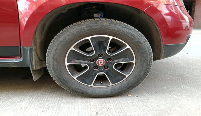 2017 Renault Duster RXS CVT, Petrol, Automatic, 91,774 km, tyre