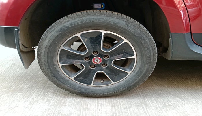 2017 Renault Duster RXS CVT, Petrol, Automatic, 91,774 km, tyre