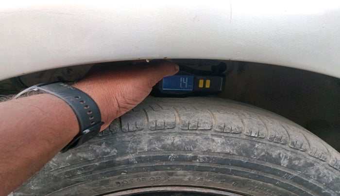 2019 Maruti Dzire VDI, Diesel, Manual, 1,29,297 km, tyre