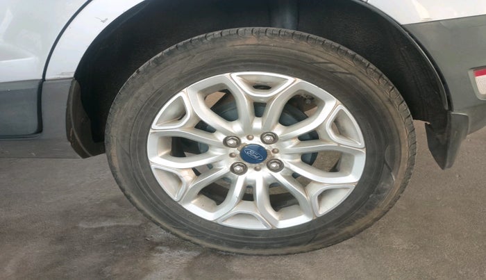 2015 Ford Ecosport TITANIUM 1.5L DIESEL, Diesel, Manual, 1,00,983 km, tyre