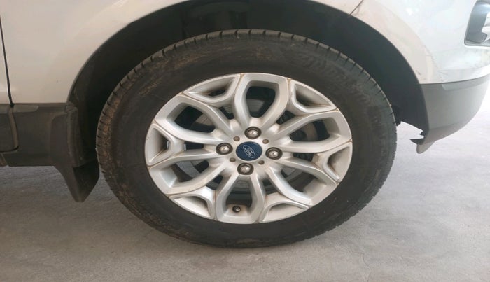 2015 Ford Ecosport TITANIUM 1.5L DIESEL, Diesel, Manual, 1,00,983 km, tyre