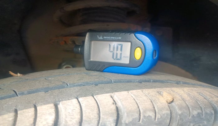 2016 Volkswagen Polo HIGHLINE1.5L, Diesel, Manual, 1,37,545 km, tyre