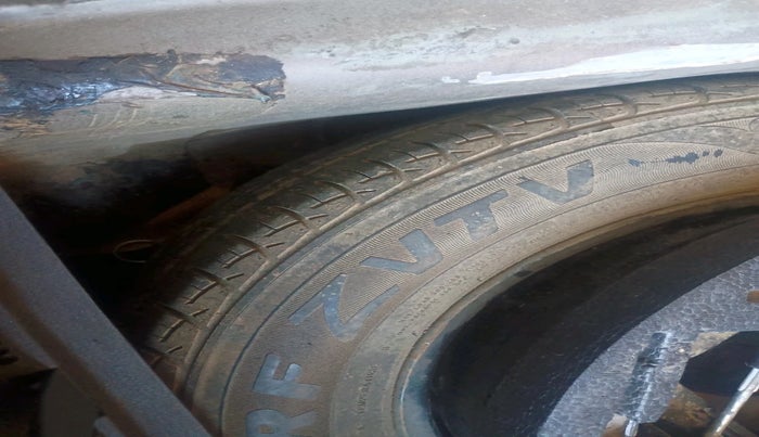 2016 Volkswagen Polo HIGHLINE1.5L, Diesel, Manual, 1,37,545 km, tyre