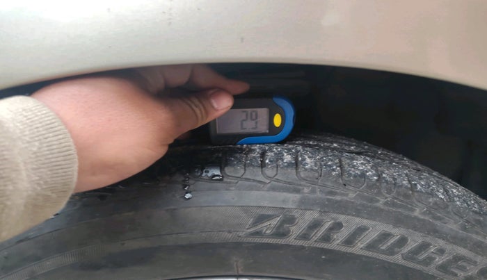 2011 Toyota Corolla Altis G PETROL, Petrol, Manual, 1,19,916 km, tyre