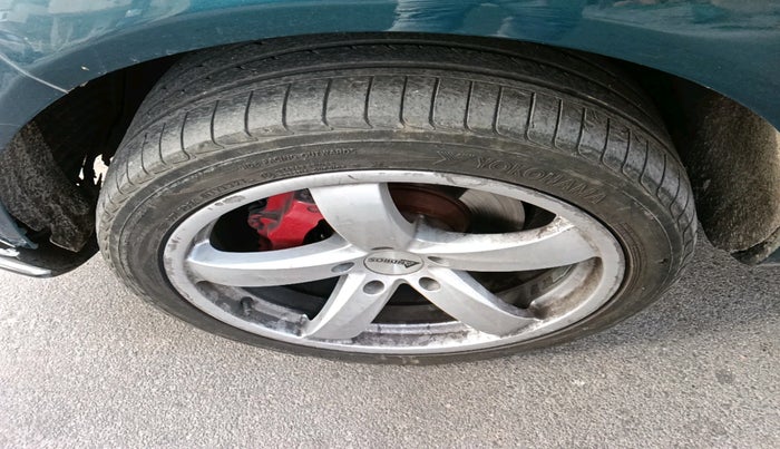 2011 Audi Q7 3.0 TDI QUATTRO, Diesel, Automatic, 1,06,549 km, tyre