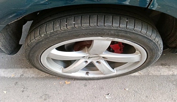 2011 Audi Q7 3.0 TDI QUATTRO, Diesel, Automatic, 1,06,549 km, tyre