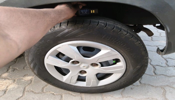 2016 Renault Kwid RXT 0.8, Petrol, Manual, 1,16,875 km, tyre