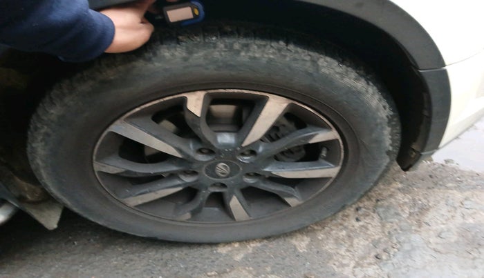 2018 Mahindra XUV500 W11, Diesel, Manual, 72,401 km, tyre