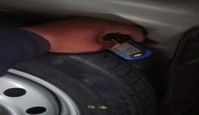 2020 Maruti Swift LXI, Petrol, Manual, 82,472 km, tyre