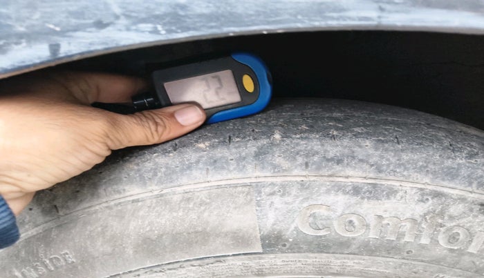 2012 Hyundai i10 SPORTZ 1.2, Petrol, Manual, 1,67,655 km, tyre