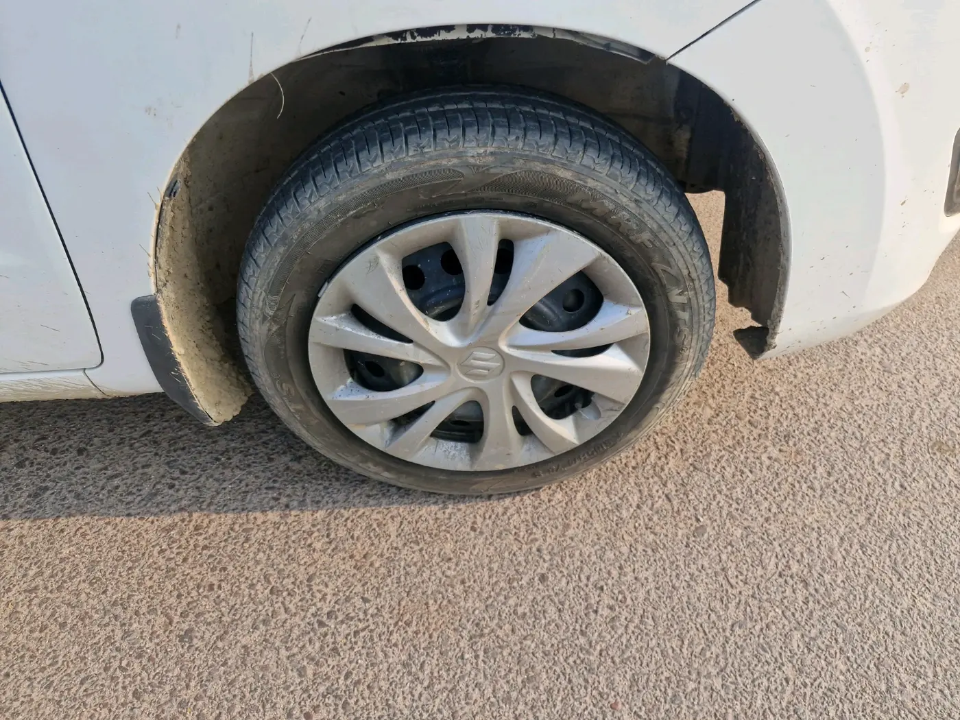 2015 Maruti Wagon R 1.0 VXI, Petrol, Manual, 99,000 km, tyre