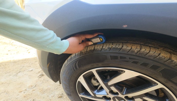 2024 Mahindra XUV 3XO AX5L 1.2 TGDi, Petrol, Manual, 5,531 km, tyre