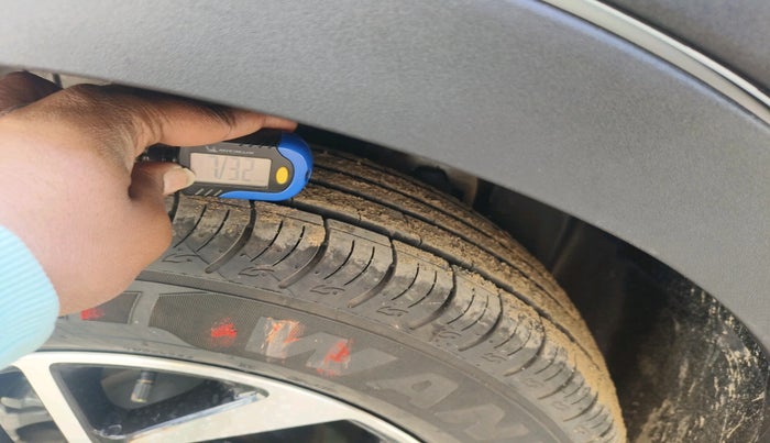 2024 Mahindra XUV 3XO AX5L 1.2 TGDi, Petrol, Manual, 5,531 km, tyre