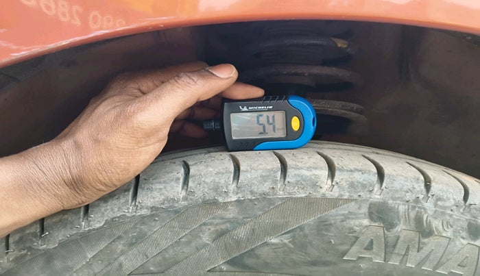 2011 Maruti Swift VXI, Petrol, Manual, 57,519 km, tyre