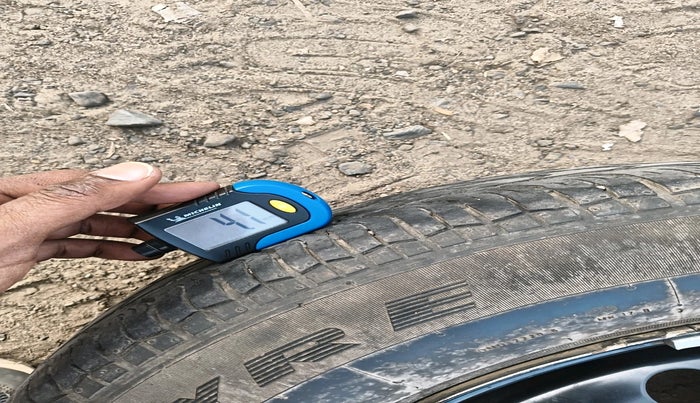 2011 Maruti Swift VXI, Petrol, Manual, 57,519 km, tyre