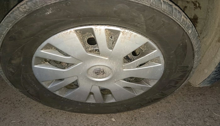 2015 Maruti Swift Dzire VXI, Petrol, Manual, 82,076 km, tyre