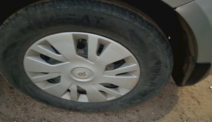 2015 Maruti Swift Dzire VXI, Petrol, Manual, 82,076 km, tyre