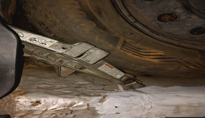 2015 Maruti Swift Dzire VXI, Petrol, Manual, 82,076 km, tyre